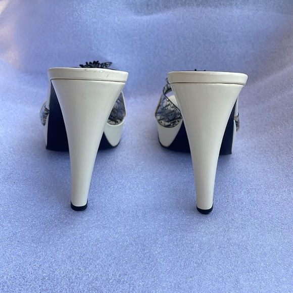 CHRISTIAN DIOR  PATENT LEATHER BEACH TROTTER MULES - Picture 6 of 14